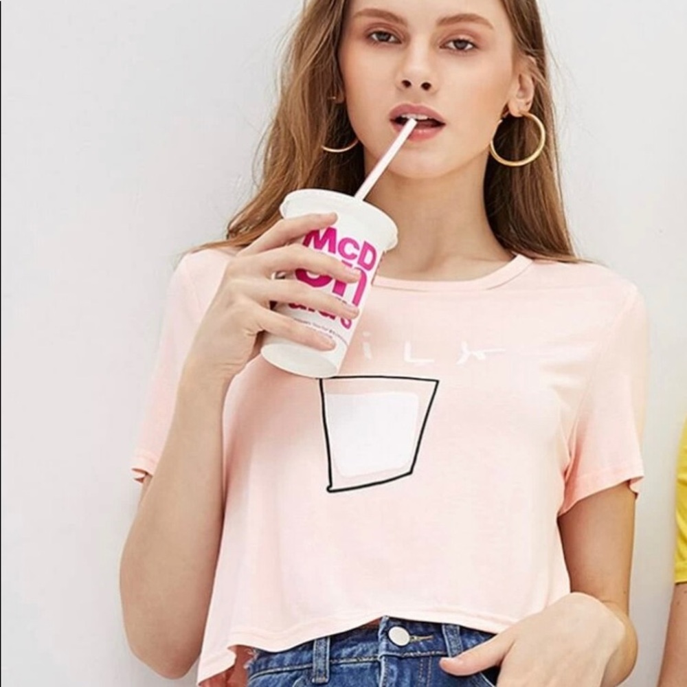 Milk cup print tee